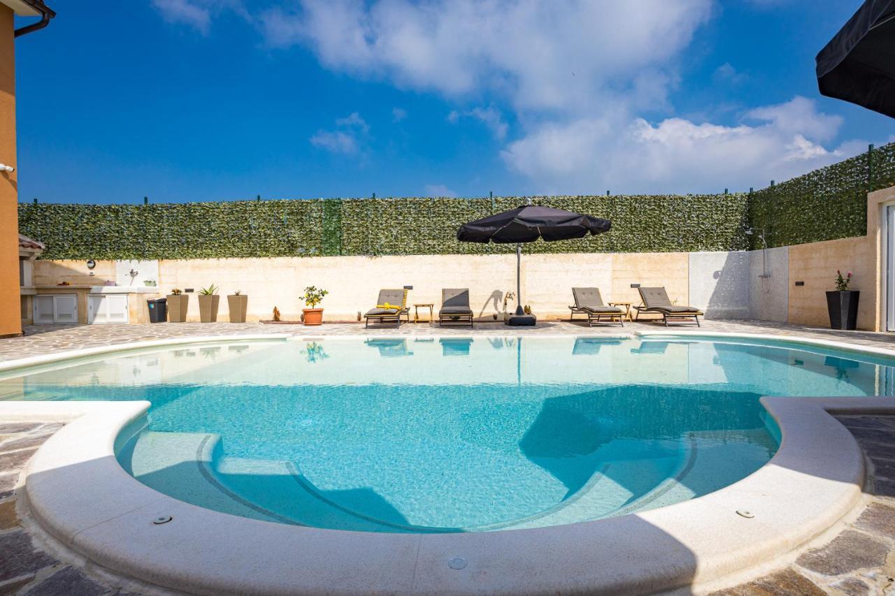 Villa Nur Πούλα Εξωτερικό φωτογραφία